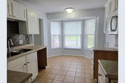 913 Marion Street, Saint Paul, MN 55117 - Photo 6