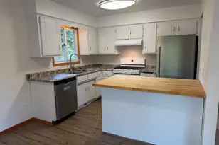 112 McGregor Ave N, Mahtomedi, MN 55115 - Photo 2
