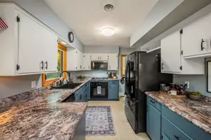 128 Clover Ln, Mankato, MN 56001 - Photo 8