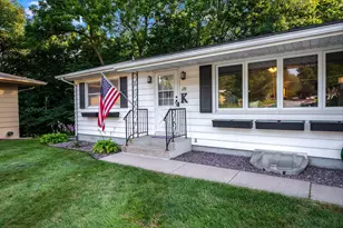 128 Clover Ln, Mankato, MN 56001 - Photo 4