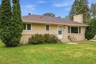 2226 Cardinal Pl, Saint Paul, MN 55119 - Photo 2