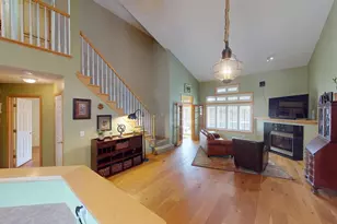 915 Kimberly Ln, Chanhassen, MN 55317 - Photo 4