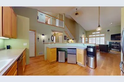 915 Kimberly Lane, Chanhassen, MN 55317 - Photo 10