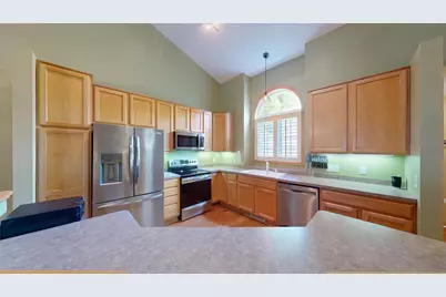 915 Kimberly Lane, Chanhassen, MN 55317 - Photo 6