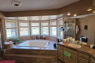 171 Red Oaks Dr, Vadnais Heights, MN 55127 - Photo 22