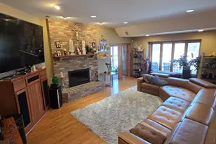 171 Red Oaks Dr, Vadnais Heights, MN 55127 - Photo 4