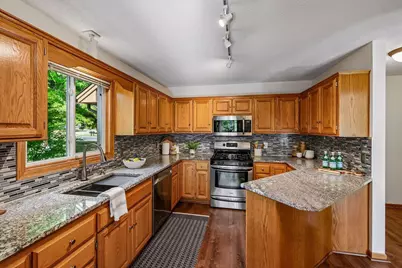 8585 Chanhassen Hills Drive S, Chanhassen, MN 55317 - Photo 10