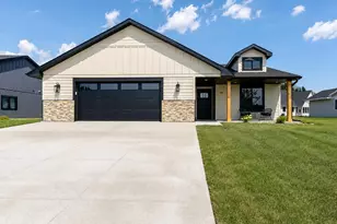 309 Pinehurst Dr, Mankato, MN 56001 - Photo 2