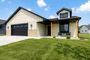 309 Pinehurst Dr, Mankato, MN 56001 - Photo 1