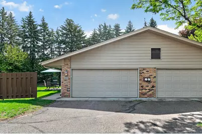 9601 Lonsdale Circle, Hopkins, MN 55305 - Photo 2