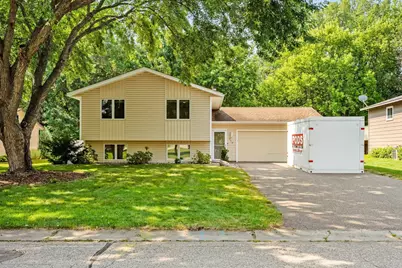 717 Dresden Drive, Chaska, MN 55318 - Photo 2