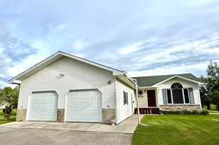 220 4th Ave SW, Baudette, MN 56623 - Photo 2