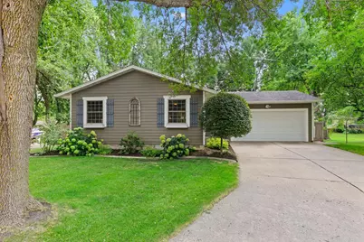 824 Craig Avenue SW, Hutchinson, MN 55350 - Photo 4