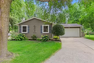 824 Craig Ave SW, Hutchinson, MN 55350 - Photo 4