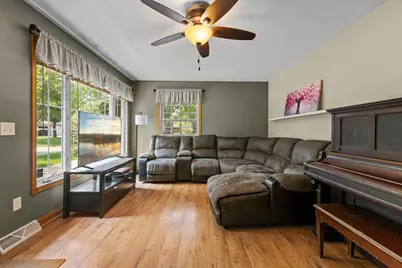 824 Craig Avenue SW, Hutchinson, MN 55350 - Photo 8