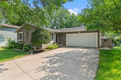824 Craig Avenue SW, Hutchinson, MN 55350 - Photo 2