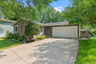 824 Craig Ave SW, Hutchinson, MN 55350 - Photo 2