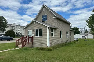 824 Labree Ave N, Thief River Falls, MN 56701 - Photo 2
