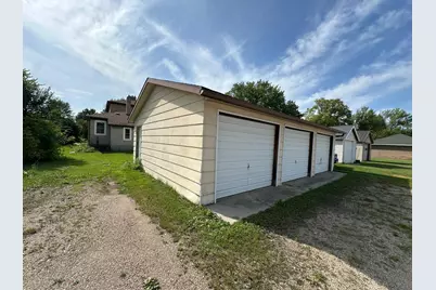 510 Arnold Avenue N, Thief River Falls, MN 56701 - Photo 2