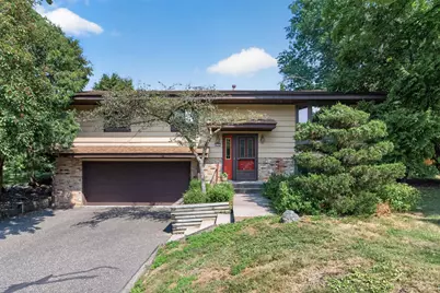 420 N Comstock Lane N, Plymouth, MN 55447 - Photo 2