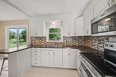 8439 Colfax Avenue S, Bloomington, MN 55420 - Photo 10
