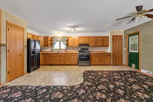 708 N Sprague St, Caledonia, MN 55921 - Photo 2