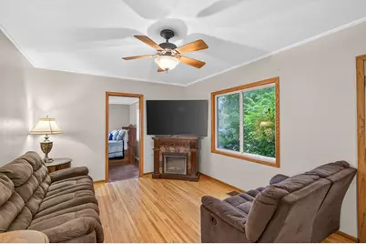 413 3rd Avenue E, Shakopee, MN 55379 - Photo 4