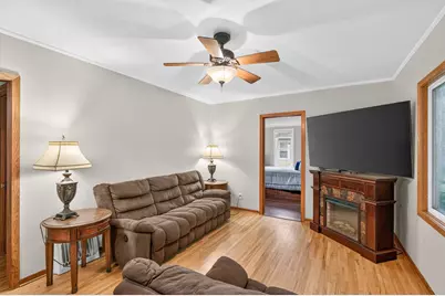 413 3rd Avenue E, Shakopee, MN 55379 - Photo 2