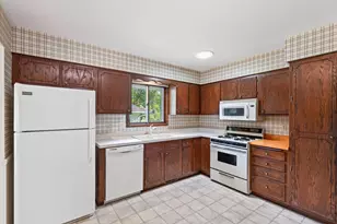 1858 Merrill St, Roseville, MN 55113 - Photo 10