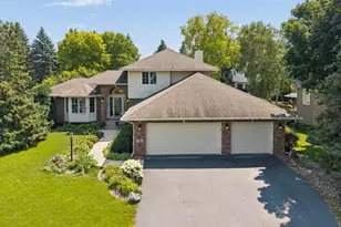 191 S Shore Ct, Chanhassen, MN 55317 - Photo 1