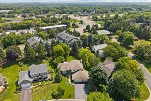 191 S Shore Ct, Chanhassen, MN 55317 - Photo 4