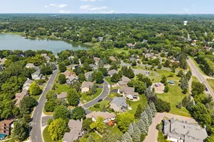 191 S Shore Ct, Chanhassen, MN 55317 - Photo 6
