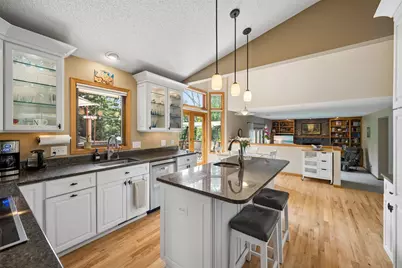 191 South Shore Court, Chanhassen, MN 55317 - Photo 28