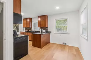 409 Milton Street S, Saint Paul, MN 55102 - Photo 14