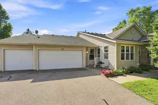 132 Wedgewood Ct, Mahtomedi, MN 55115 - Photo 2