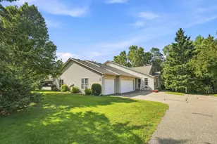 132 Wedgewood Ct, Mahtomedi, MN 55115 - Photo 1