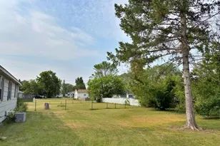 614 2nd St W, Park Rapids, MN 56470 - Photo 2