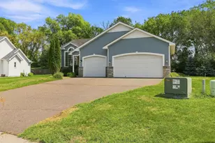 2733 Galway Ct, Hudson, WI 54016 - Photo 4