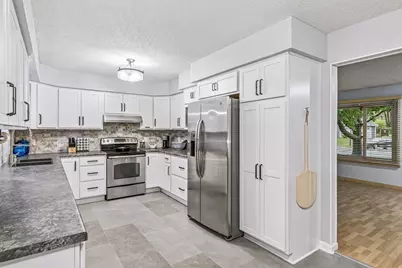 514 Laredo Lane, Chanhassen, MN 55317 - Photo 10