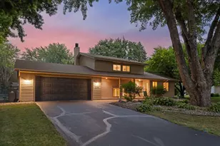514 Laredo Ln, Chanhassen, MN 55317 - Photo 1