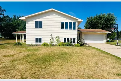 1025 9th Street SW, Wadena, MN 56482 - Photo 1