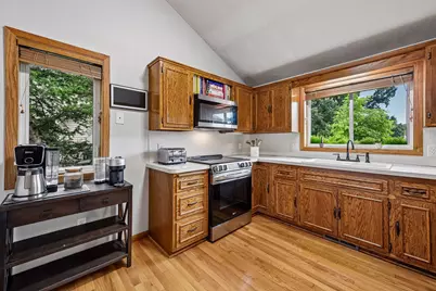 1705 White Oak Drive, Chaska, MN 55318 - Photo 6