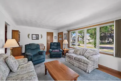 1582 Hoyt Avenue E, Saint Paul, MN 55106 - Photo 2