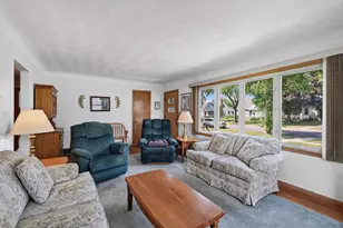 1582 Hoyt Ave E, Saint Paul, MN 55106 - Photo 2