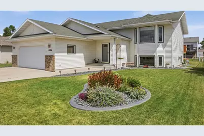 1206 18th Street N, Moorhead, MN 56560 - Photo 2