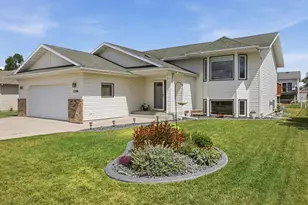 1206 18th St N, Moorhead, MN 56560 - Photo 2