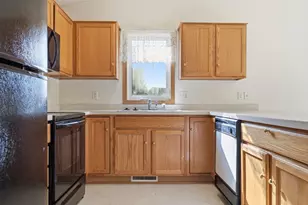 330 Sunfish Ct, Winsted, MN 55395 - Photo 4