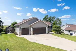 313 Maple Dr, Lanesboro, MN 55949 - Photo 2