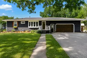 313 1st St SE, Madelia, MN 56062 - Photo 2