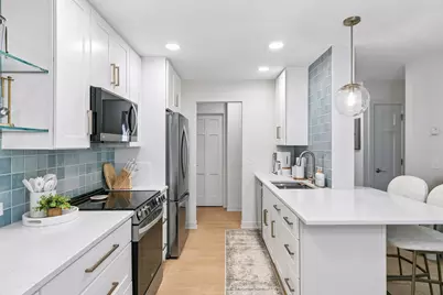 215 Barry Avenue S #112, Wayzata, MN 55391 - Photo 4